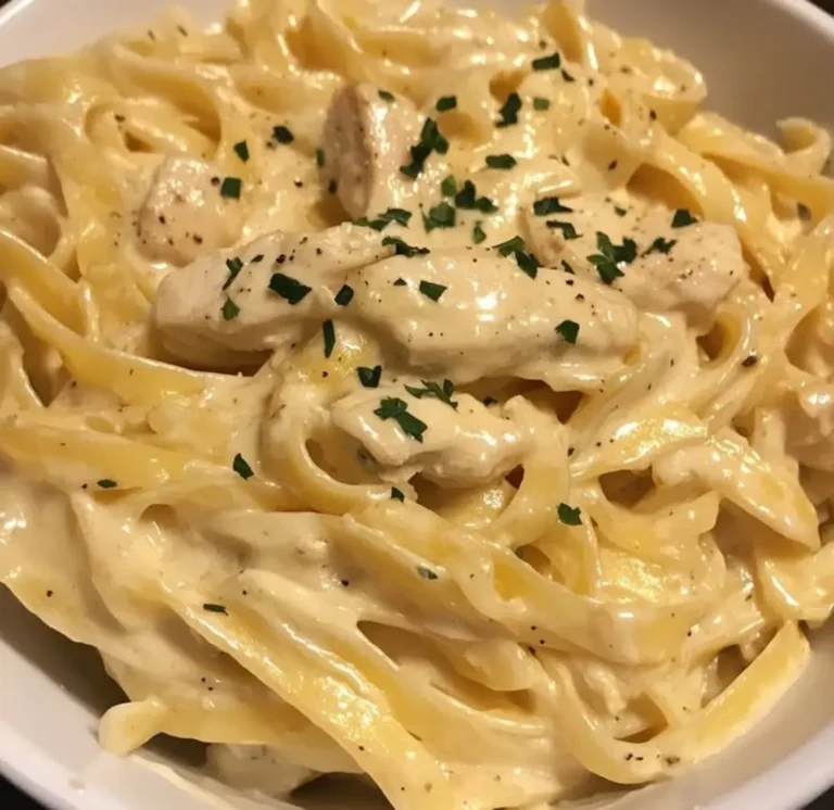 Craving comfort food fast? This Creamy Alfredo Honey Garlic Chicken Fettuccine is ready in just 10 minutes! Get this easy recipe, *Discover* now!