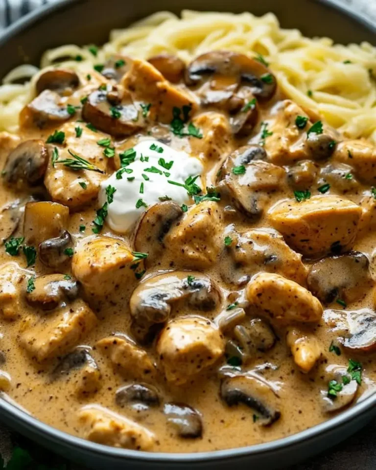 Craving comfort food? Make a creamy chicken and mushroom skillet in 5 easy steps! This skillet recipe is ready fast. Discover how!